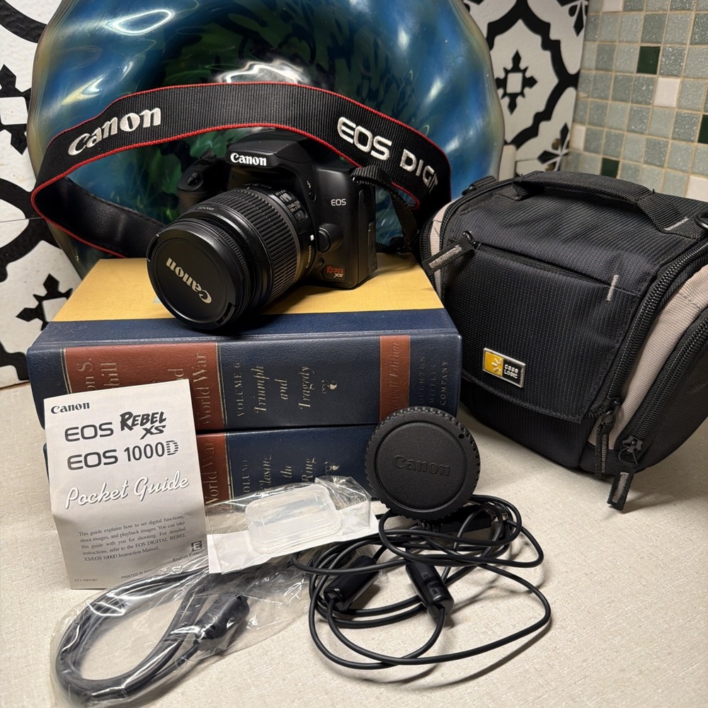 Canon EOS Rebel XS Camera, 18-55mm Travel Case, SD Card, Battery, WORKS TESTED